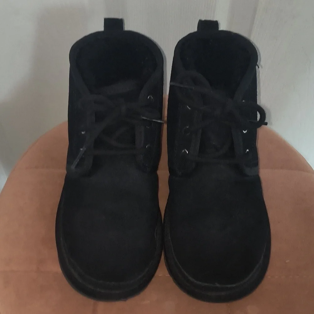 UGG Neumel II Boot Size 3 Kids